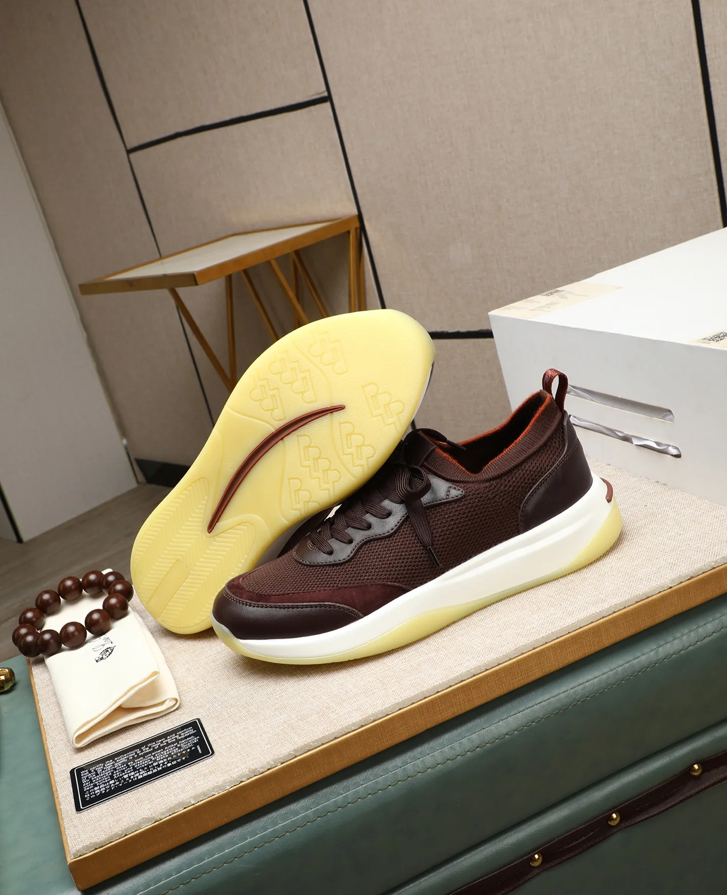 Men's shoes 💰620 🔥𝐥𝐨𝐫𝐨 𝐏𝐢𝐚𝐧𝐚 lp classic loafers, an Italian treasure brand, the only brand that can match Hermès! Only after wearing it do we realize that we can’t live up to our feet. The upper is made of imported first-layer cowhide with breathable fly-knit fabric, water-dyed cowhide foot pads, and the official original glass rubber outsole and pendant. Exclusive original packaging (tag ➕ brand paper ➕ outer box ➕ hand bag) code number: 38-44. Can be customized 45-46